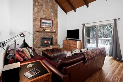 Peaceful Family Retreat with Jacuzzi Nestled Among Nature in Oregon - Sunriver, Oregon - glamping.directory