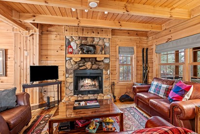 Peaceful Forest Cabin with Hot Tub, Fireplace & Outdoor Lounge in Saugatuck, Michigan - Saugatuck, Michigan - glamping.directory