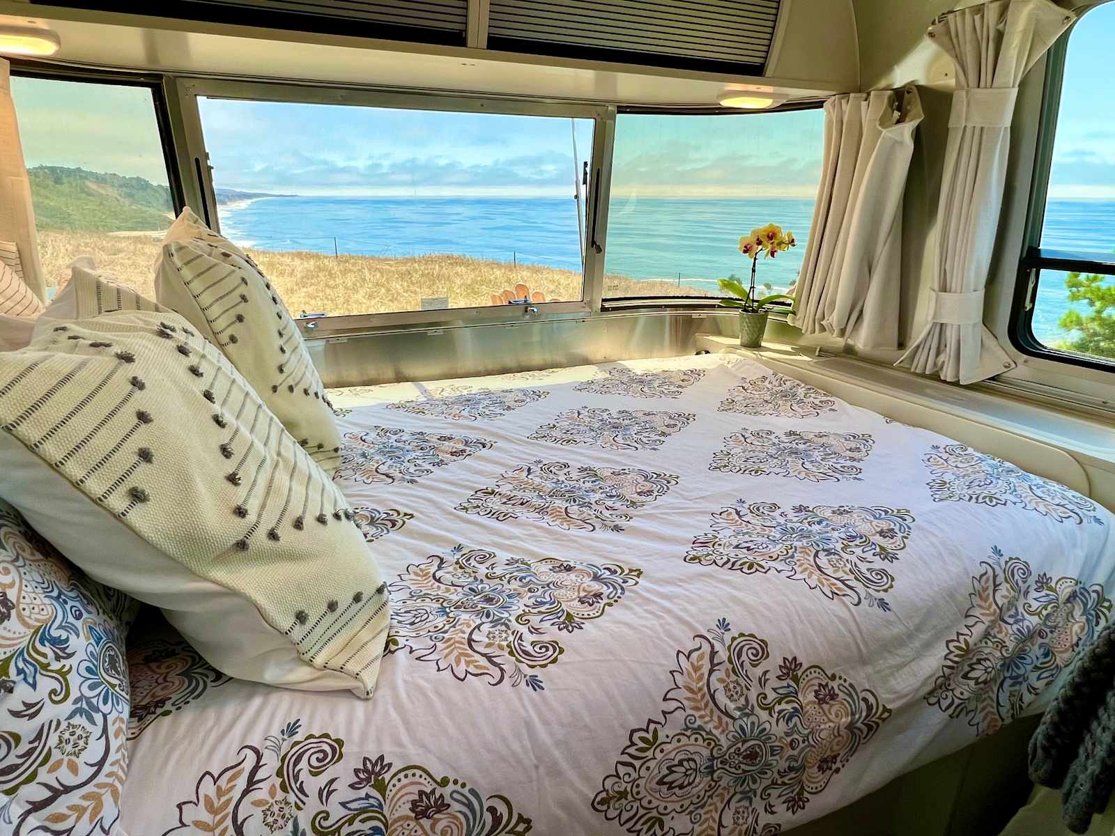 Tunitas Beach Overlook - Airstream - Half Moon Bay, California - glamping.directory