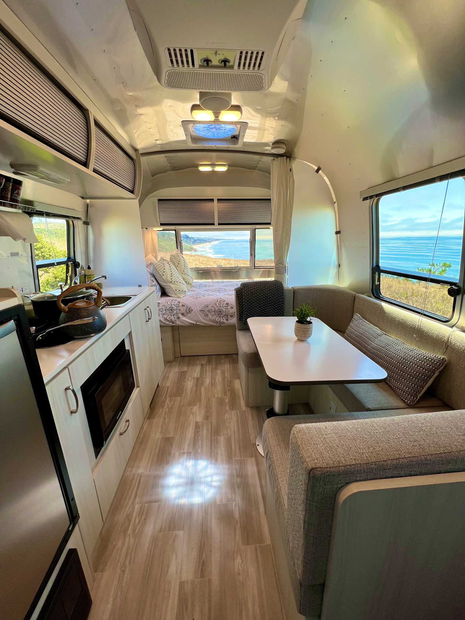 Tunitas Beach Overlook - Airstream - Half Moon Bay, California - glamping.directory
