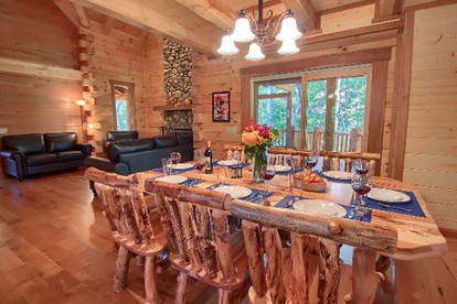 Secluded Woodland Cabin with a Hot Tub Perfect for a Romantic Getaway near Logan, Ohio - Logan, Ohio - glamping.directory