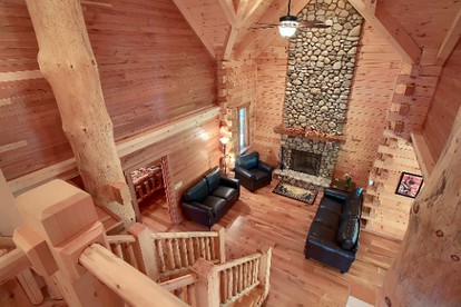 Secluded Woodland Cabin with a Hot Tub Perfect for a Romantic Getaway near Logan, Ohio - Logan, Ohio - glamping.directory