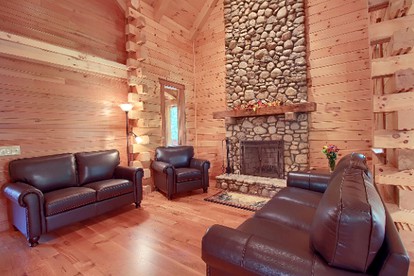 Secluded Woodland Cabin with a Hot Tub Perfect for a Romantic Getaway near Logan, Ohio - Logan, Ohio - glamping.directory