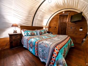 Cozy Covered Wagon for a Unique Glamping Experience in Beaumont, Kansas - Beaumont, Kansas - glamping.directory