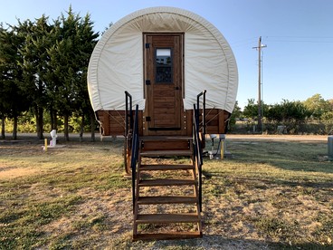 Cozy Covered Wagon for a Unique Glamping Experience in Beaumont, Kansas - Beaumont, Kansas - glamping.directory