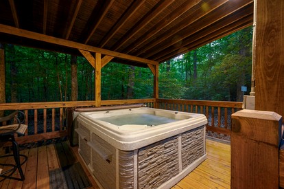 Romantic 1-Bedroom Cabin with Fireplace, Hot Tub & Nature Views Near Broken Bow - Broken Bow, Oklahoma - glamping.directory