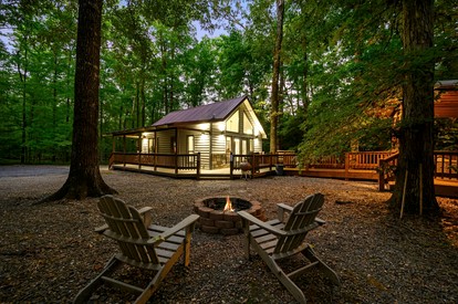 Romantic 1-Bedroom Cabin with Fireplace, Hot Tub & Nature Views Near Broken Bow - Broken Bow, Oklahoma - glamping.directory