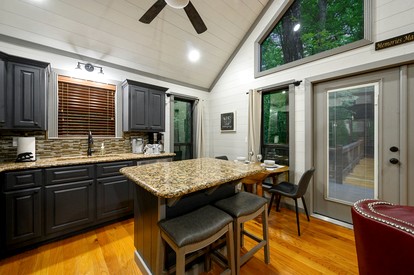 Romantic 1-Bedroom Cabin with Fireplace, Hot Tub & Nature Views Near Broken Bow - Broken Bow, Oklahoma - glamping.directory