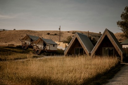 Beautiful Safari Tent with Wonderful Glampground Amenities near Yellowstone National Park in Emigrant, Montana - Emigrant, Montana - glamping.directory