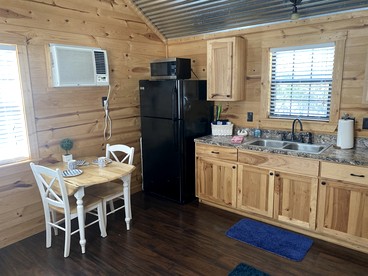 Rustic Dog-Friendly Cabin with Private Deck and Hot-Tub in Texas - Wimberley, Texas - glamping.directory