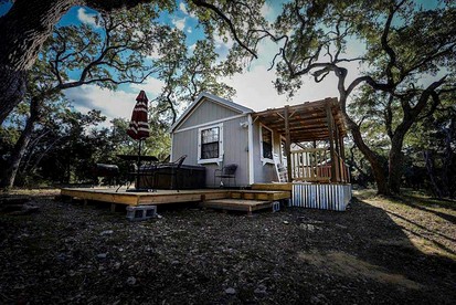 Rustic Dog-Friendly Cabin with Private Deck and Hot-Tub in Texas - glamping.directory