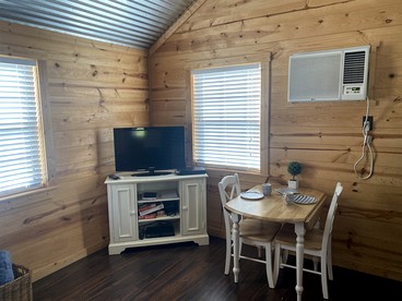 Rustic Dog-Friendly Cabin with Private Deck and Hot-Tub in Texas - Wimberley, Texas - glamping.directory