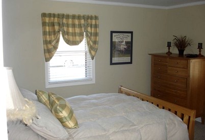 Charming Cottage Overlooking Gorgeous Citation Bass and Bream Pond near Charlottesville - Gordonsville, Virginia - glamping.directory