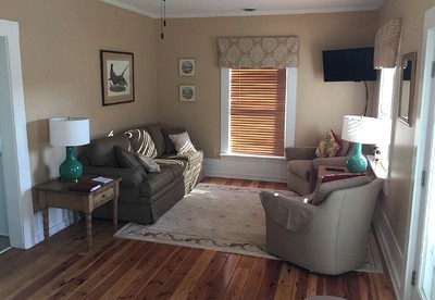 Charming Cottage Overlooking Gorgeous Citation Bass and Bream Pond near Charlottesville - Gordonsville, Virginia - glamping.directory