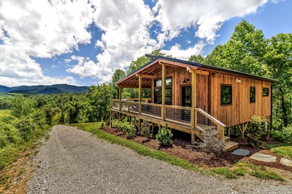 Romantic Mountain Retreat with Hot Tub and Panoramic Views Near Marshall, NC - glamping.directory