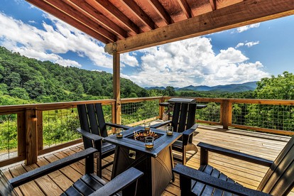 Romantic Mountain Retreat with Hot Tub and Panoramic Views Near Marshall, NC - Marshall, North Carolina - glamping.directory