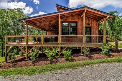 Romantic Mountain Retreat with Hot Tub and Panoramic Views Near Marshall, NC - Marshall, North Carolina - glamping.directory