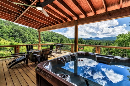 Romantic Mountain Retreat with Hot Tub and Panoramic Views Near Marshall, NC - Marshall, North Carolina - glamping.directory