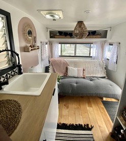 Vintage Shasta Camper for the best of NYC Glamping - Livingston Manor, New York - glamping.directory