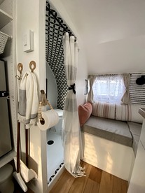 Vintage Shasta Camper for the best of NYC Glamping - Livingston Manor, New York - glamping.directory