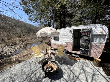 Vintage Shasta Camper for the best of NYC Glamping - glamping.directory