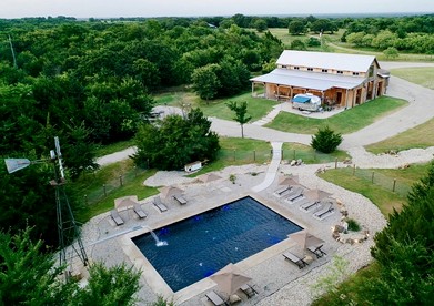 Outstanding Airstream Close to Stunning Hiking Trails in Bristol, Texas - Bristol, Texas - glamping.directory
