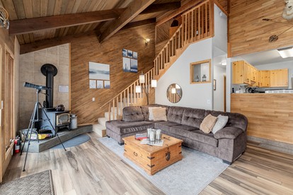 Incredible Lakefront Wooden Rustic Cabin with Foosball in Leavenworth, Washington - Leavenworth, Washington - glamping.directory