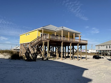 Stunning Beachfront Rental on Dauphin Island, Alabama - Perfect for Beach Vacations - Dauphin Island, Alabama - glamping.directory