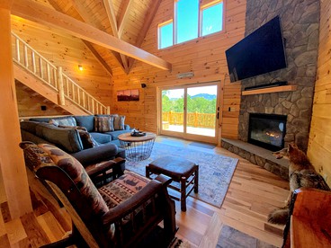 Majestic New Hampshire Log Cabin Rental with Views of Cannon Mountain - glamping.directory
