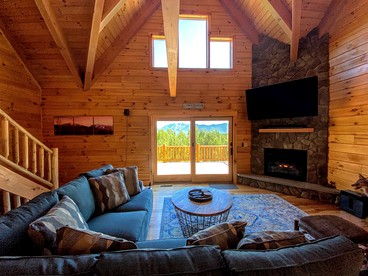 Majestic New Hampshire Log Cabin Rental with Views of Cannon Mountain - Bethlehem, Pennsylvania - glamping.directory