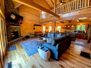 Majestic New Hampshire Log Cabin Rental with Views of Cannon Mountain - Bethlehem, Pennsylvania - glamping.directory