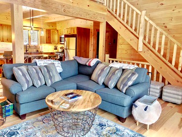 Majestic New Hampshire Log Cabin Rental with Views of Cannon Mountain - Bethlehem, Pennsylvania - glamping.directory