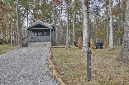 Cozy Wooden Cabin Surrounded by Trees in Monteagle, Tennessee - Monteagle, Tennessee - glamping.directory