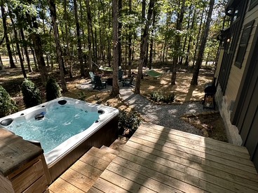 Cozy Wooden Cabin Surrounded by Trees in Monteagle, Tennessee - Monteagle, Tennessee - glamping.directory