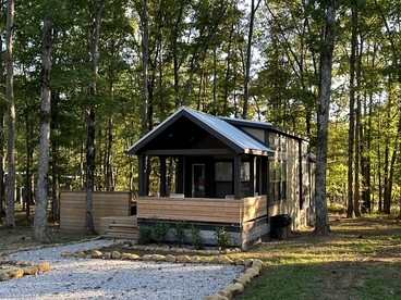 Cozy Wooden Cabin Surrounded by Trees in Monteagle, Tennessee - Monteagle, Tennessee - glamping.directory