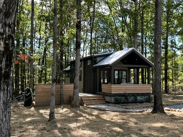 Cozy Wooden Cabin Surrounded by Trees in Monteagle, Tennessee - Monteagle, Tennessee - glamping.directory