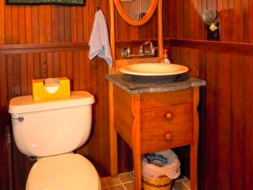 Secluded and Rustic Cabin with a Private Deck near Reading, Pennsylvania - Robesonia, Pennsylvania - glamping.directory