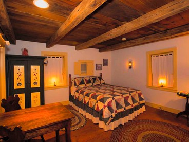 Secluded and Rustic Cabin with a Private Deck near Reading, Pennsylvania - Robesonia, Pennsylvania - glamping.directory