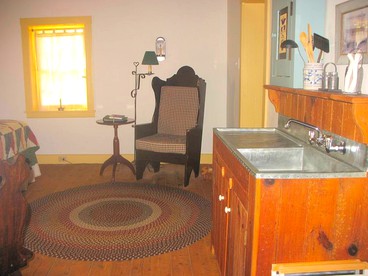 Secluded and Rustic Cabin with a Private Deck near Reading, Pennsylvania - Robesonia, Pennsylvania - glamping.directory