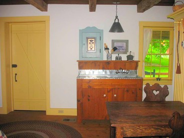 Secluded and Rustic Cabin with a Private Deck near Reading, Pennsylvania - Robesonia, Pennsylvania - glamping.directory