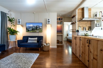 Peaceful Lakefront Retreat with Sauna Near Bellingham & Mount Vernon in Sedro-Woolley, Washington - Sedro-Woolley, Washington - glamping.directory