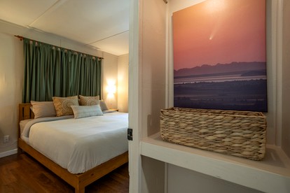Peaceful Lakefront Retreat with Sauna Near Bellingham & Mount Vernon in Sedro-Woolley, Washington - Sedro-Woolley, Washington - glamping.directory
