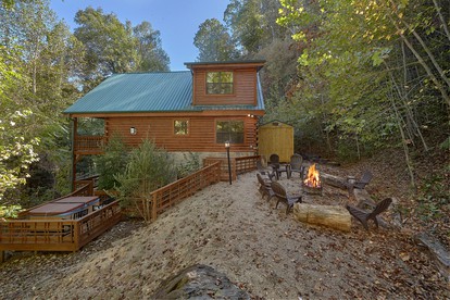 Spacious Smoky Mountain Vacation Rental with a Hot Tub - glamping.directory