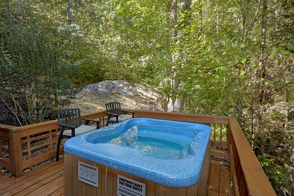 Spacious Smoky Mountain Vacation Rental with a Hot Tub - Sevierville, Tennessee - glamping.directory