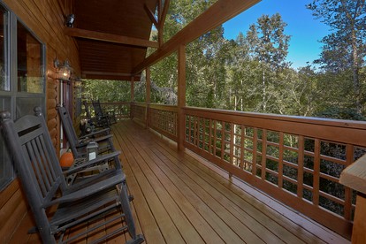 Spacious Smoky Mountain Vacation Rental with a Hot Tub - Sevierville, Tennessee - glamping.directory