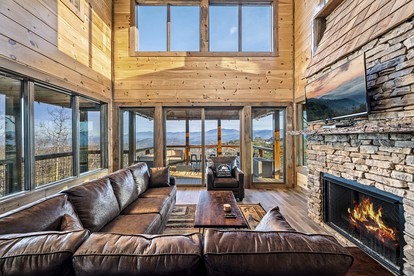 Luxurious Cabin with Game Room and Hot-tub in Sevierville, Tennessee - Sevierville, Tennessee - glamping.directory