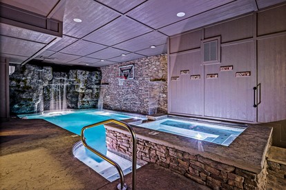 Luxurious Cabin with Game Room and Hot-tub in Sevierville, Tennessee - Sevierville, Tennessee - glamping.directory