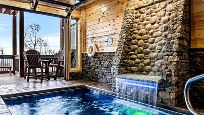 Luxurious Cabin with Game Room and Hot-tub in Sevierville, Tennessee - Sevierville, Tennessee - glamping.directory