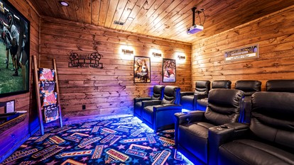 Luxurious Cabin with Game Room and Hot-tub in Sevierville, Tennessee - Sevierville, Tennessee - glamping.directory