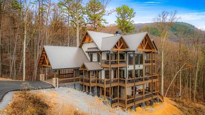 Luxurious Cabin with Game Room and Hot-tub in Sevierville, Tennessee - Sevierville, Tennessee - glamping.directory